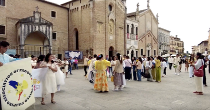 la fede ardente dei filippini per sant antonio